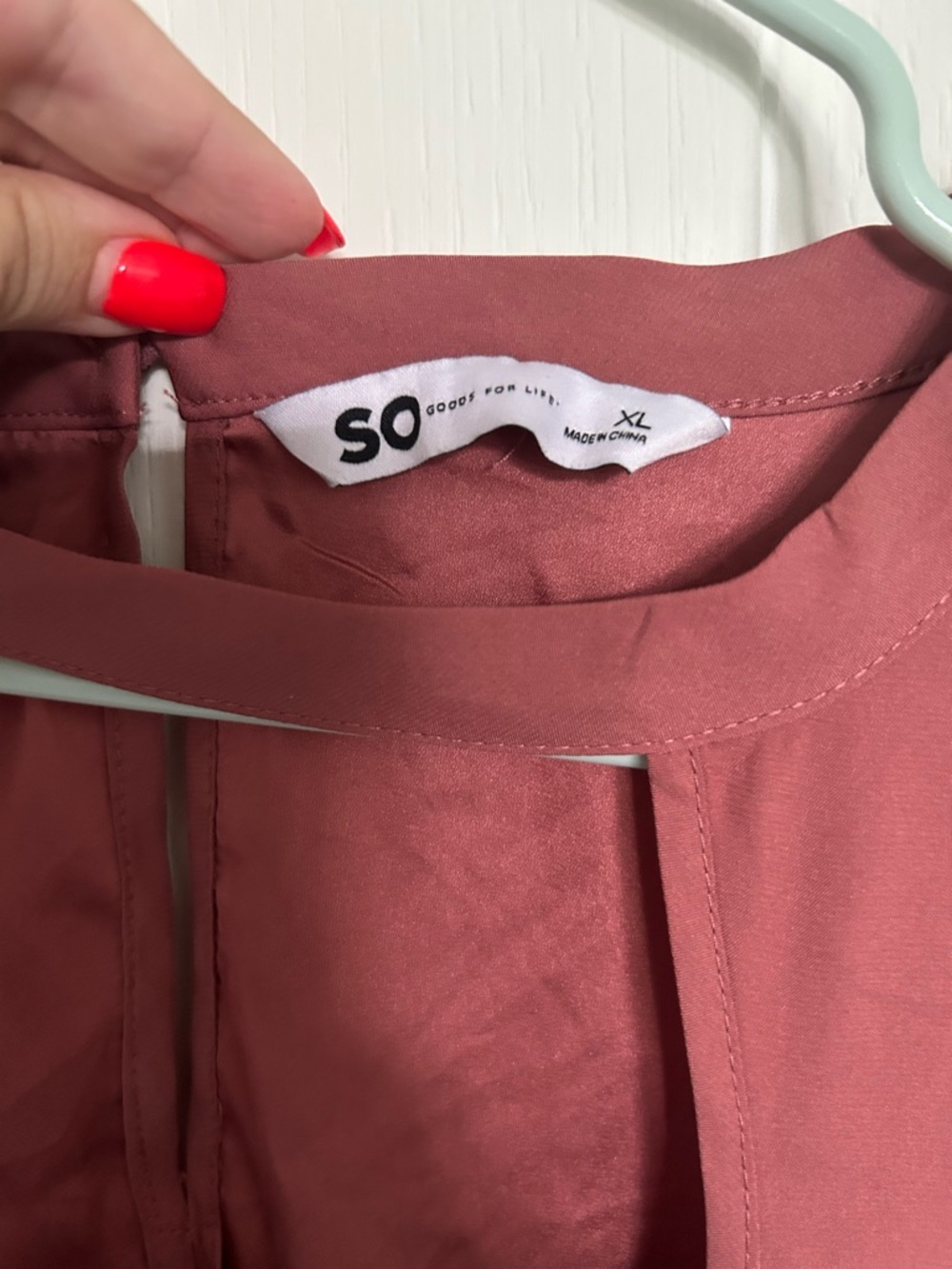 SO Mauve Short Sleeve Blouse with Front Keyhole| Women’s Large - Picture 3 of 4